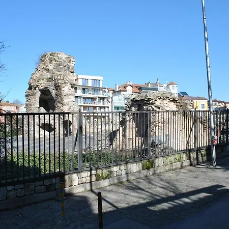 דירה мезонет, 300 м море, центр וארנה